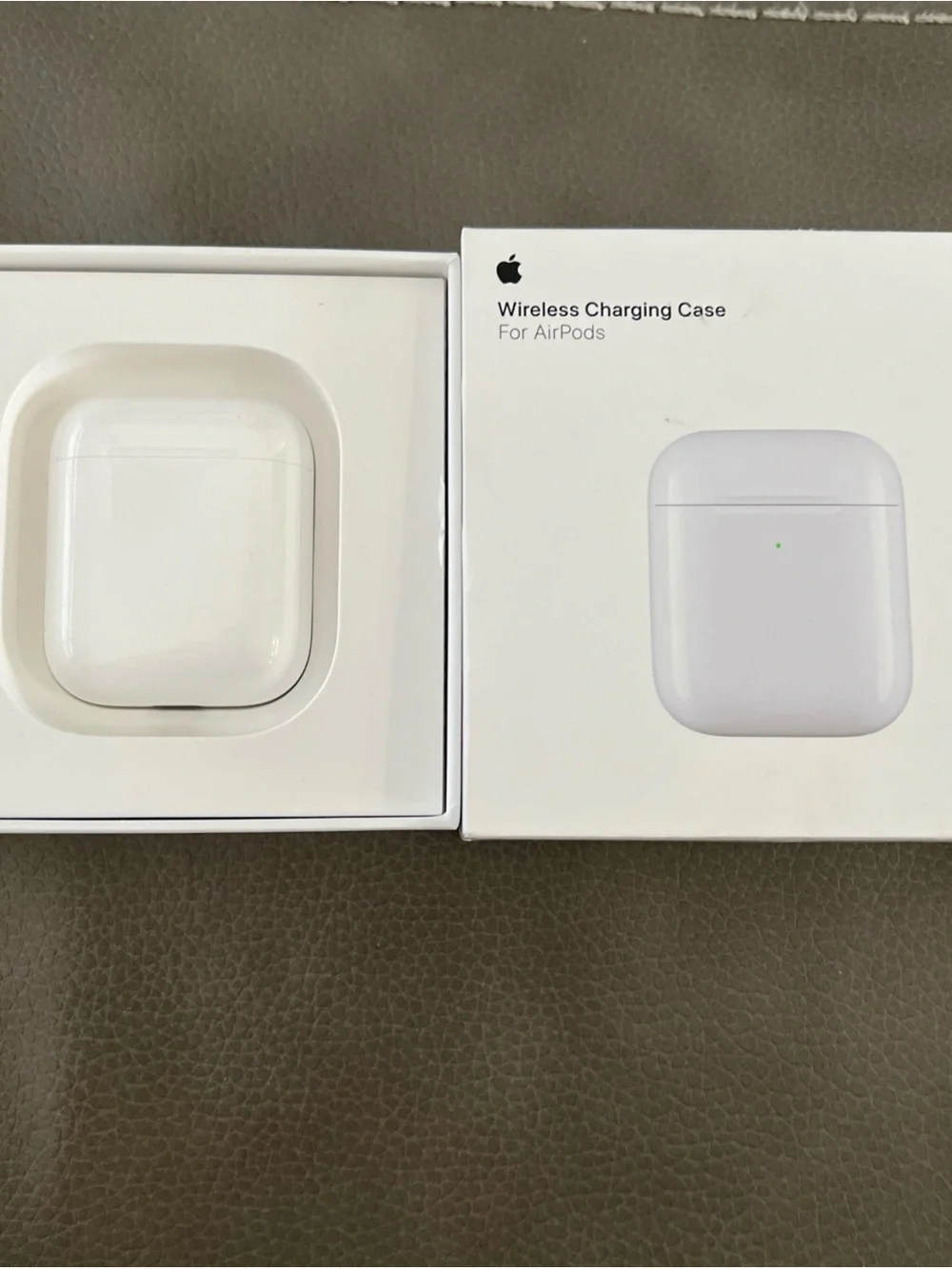 Apple AirPods WIRELESS CHARGING CASE W/ Original BOX A1938 - MR8U2AM/A